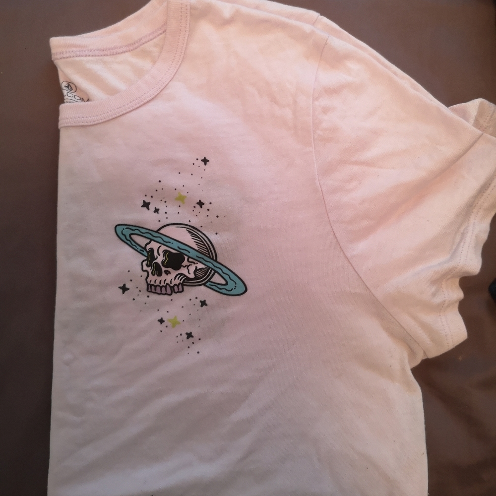 Skull volcom women's t-shirt.